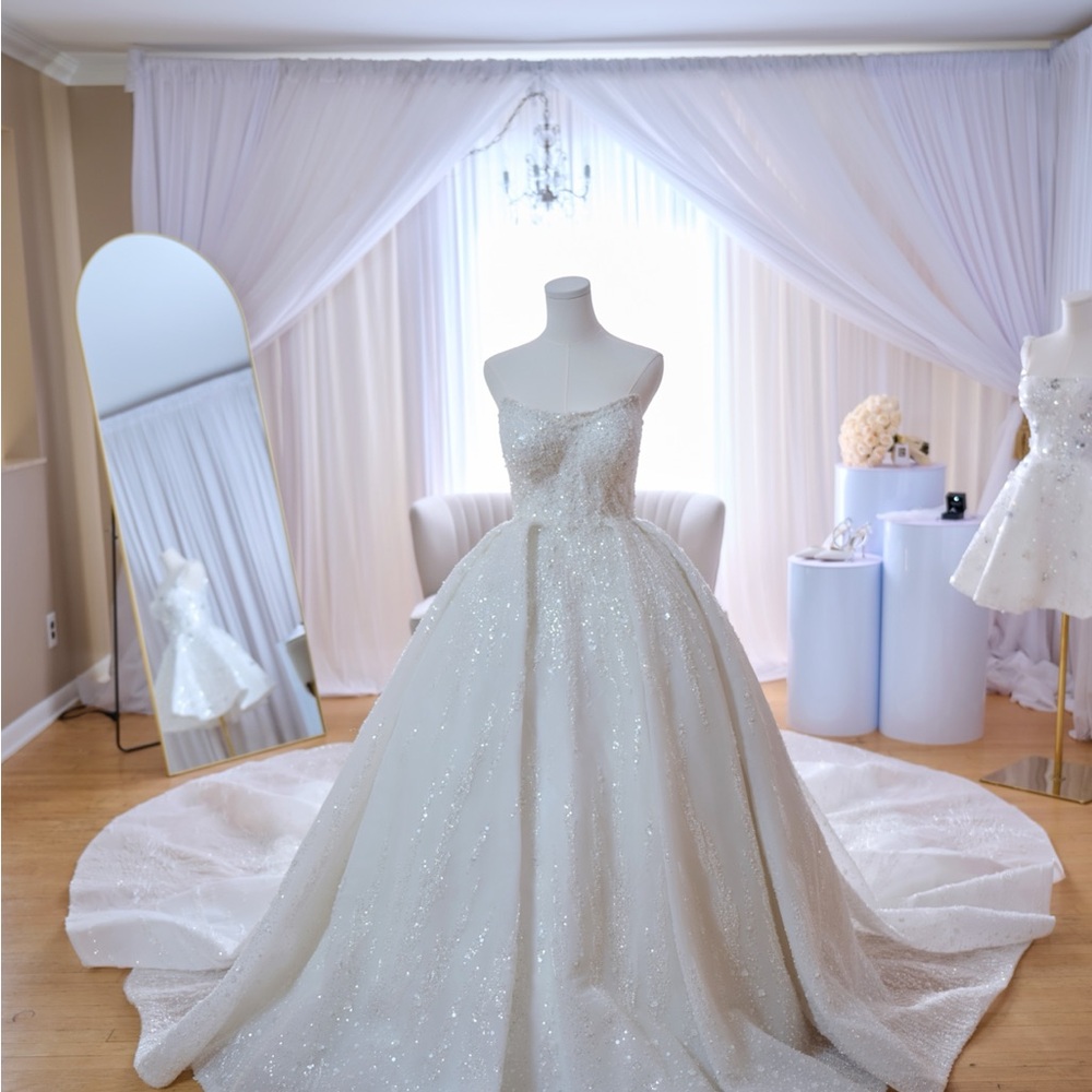 Elegant White Sparkling Wedding Gown
